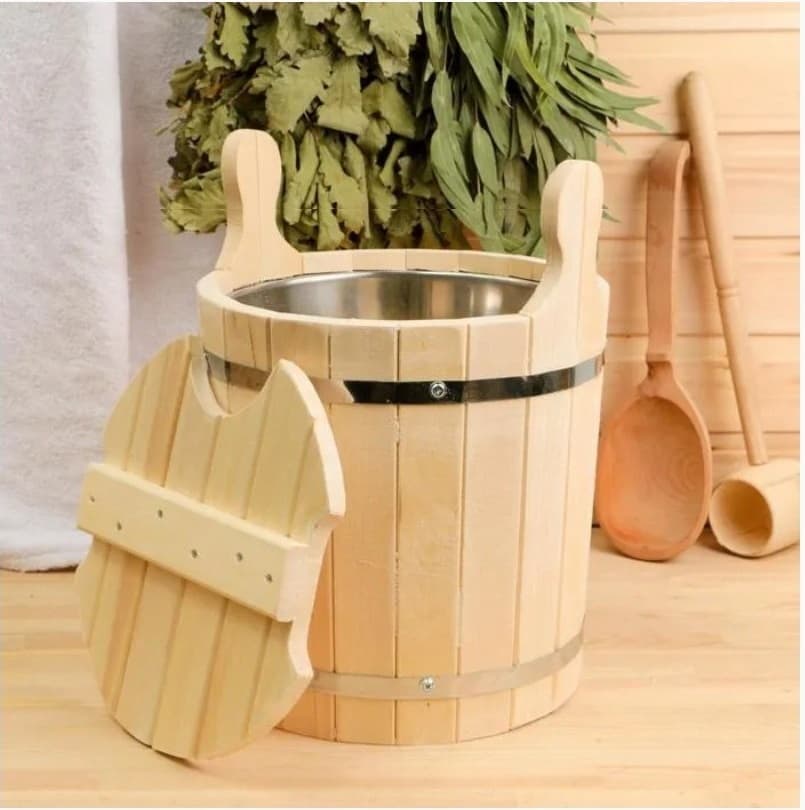Wooden sauna bucket and accessories